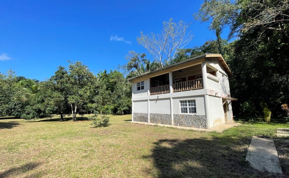 26-2-STORY-CONCRETE-WHITE-HOUSE-02