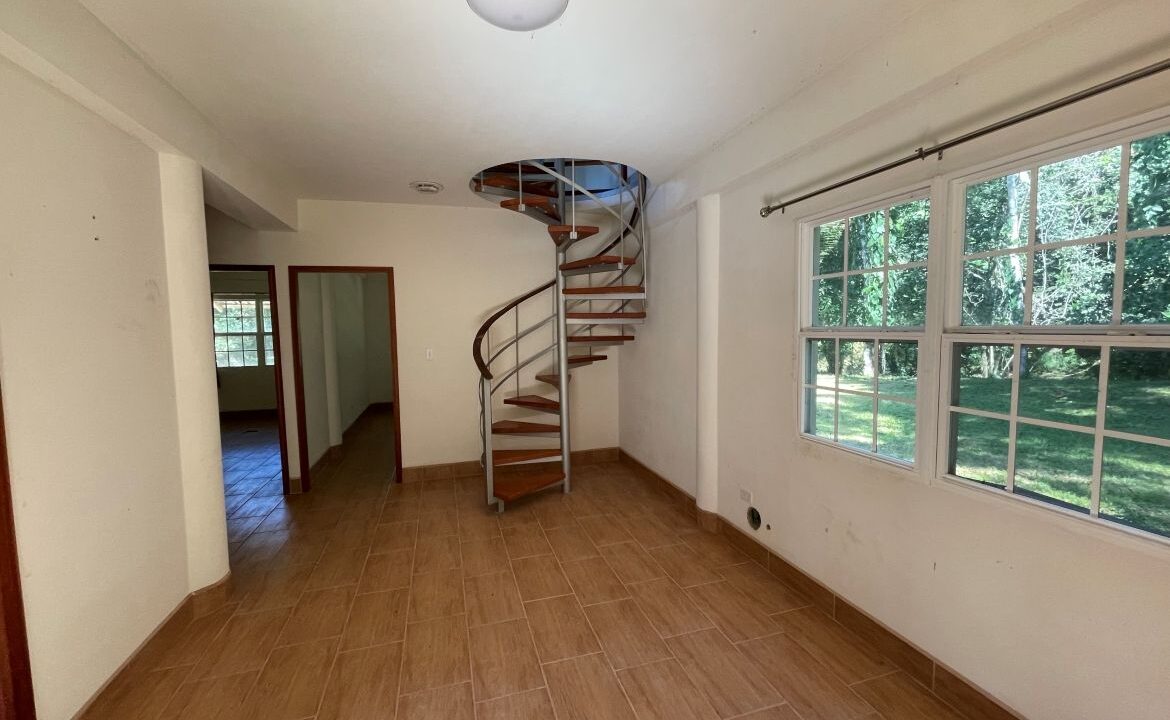 28-2-STORY-CONCRETE-WHITE-HOUSE-03