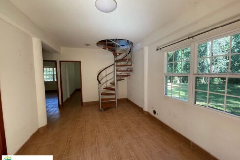 28-2-STORY-CONCRETE-WHITE-HOUSE-03