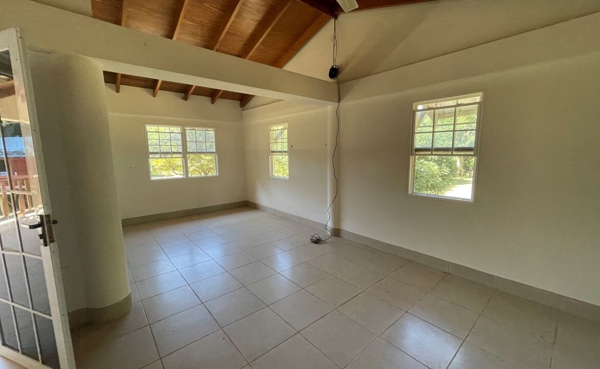 35-2-STORY-CONCRETE-WHITE-HOUSE-LIVING-ROOM