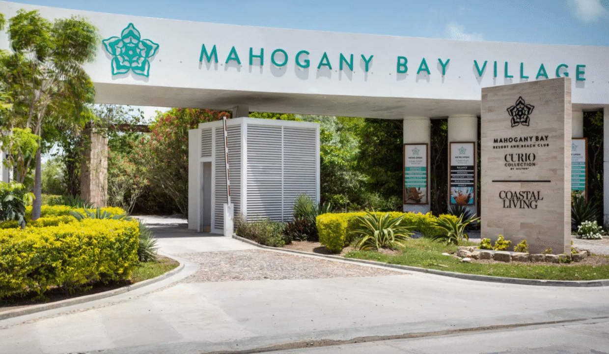 Mahogany-Bay-Gate