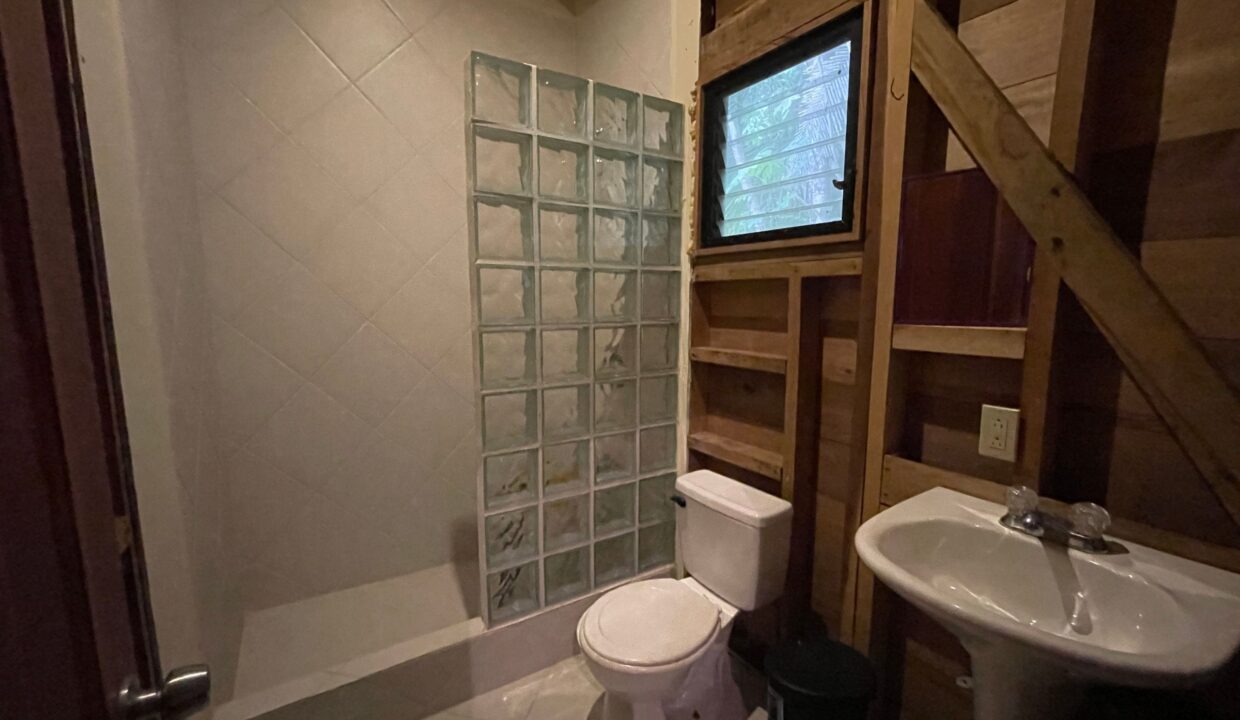 PR-H112-23-Bathroom-02-scaled
