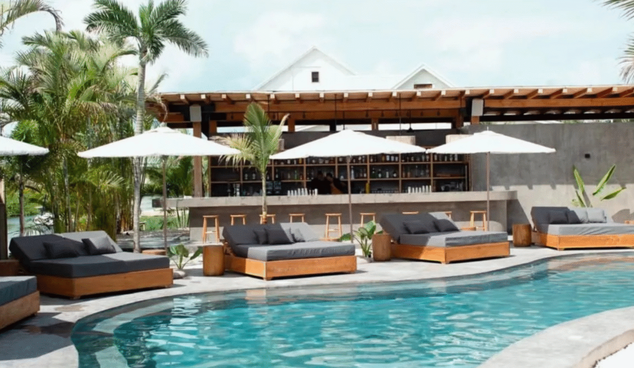 Pool-Club-Mahogany-Bay