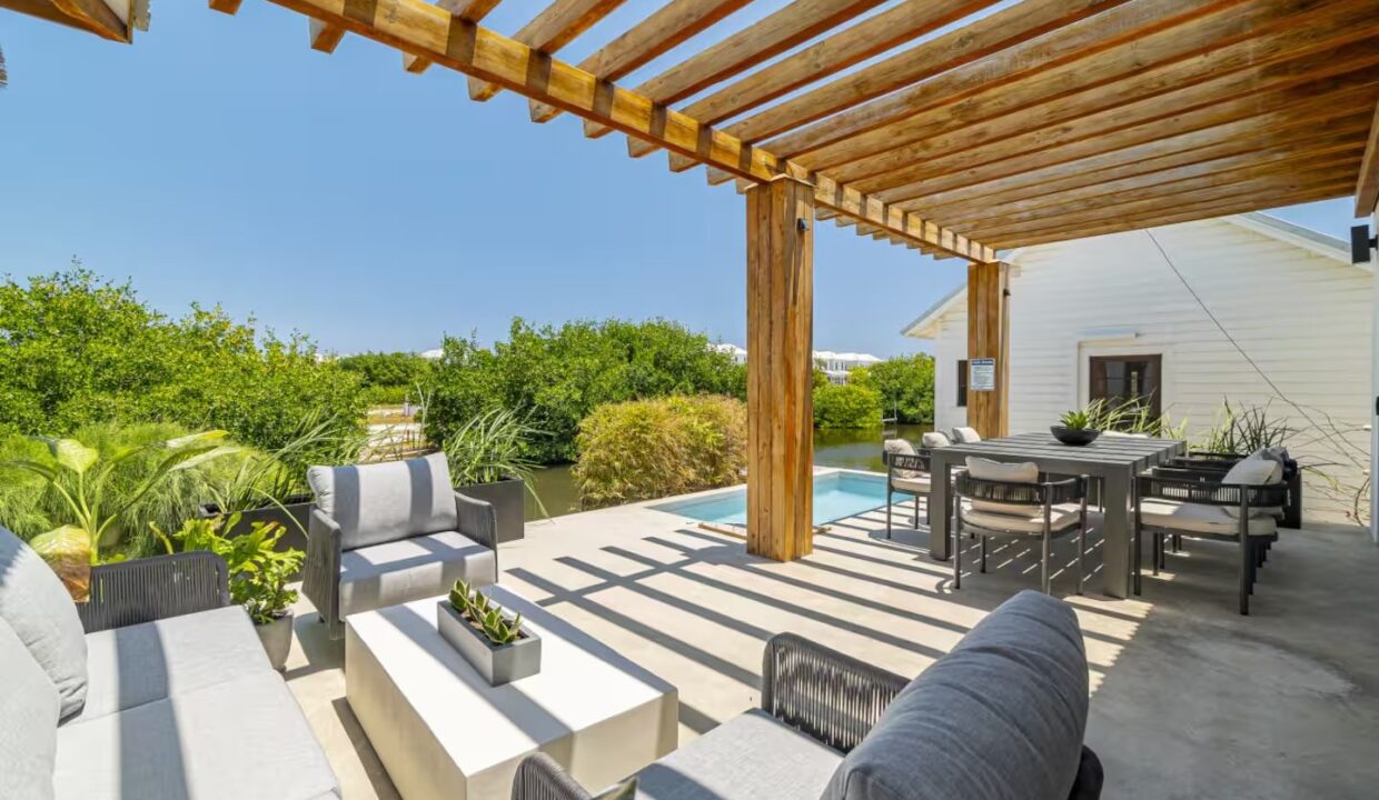 Tranquility-Canal-Patio-Deck