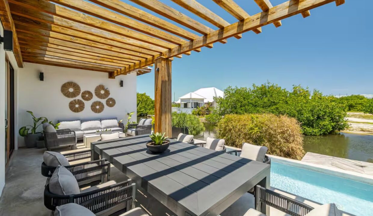 Tranquility-Exterior-Deck