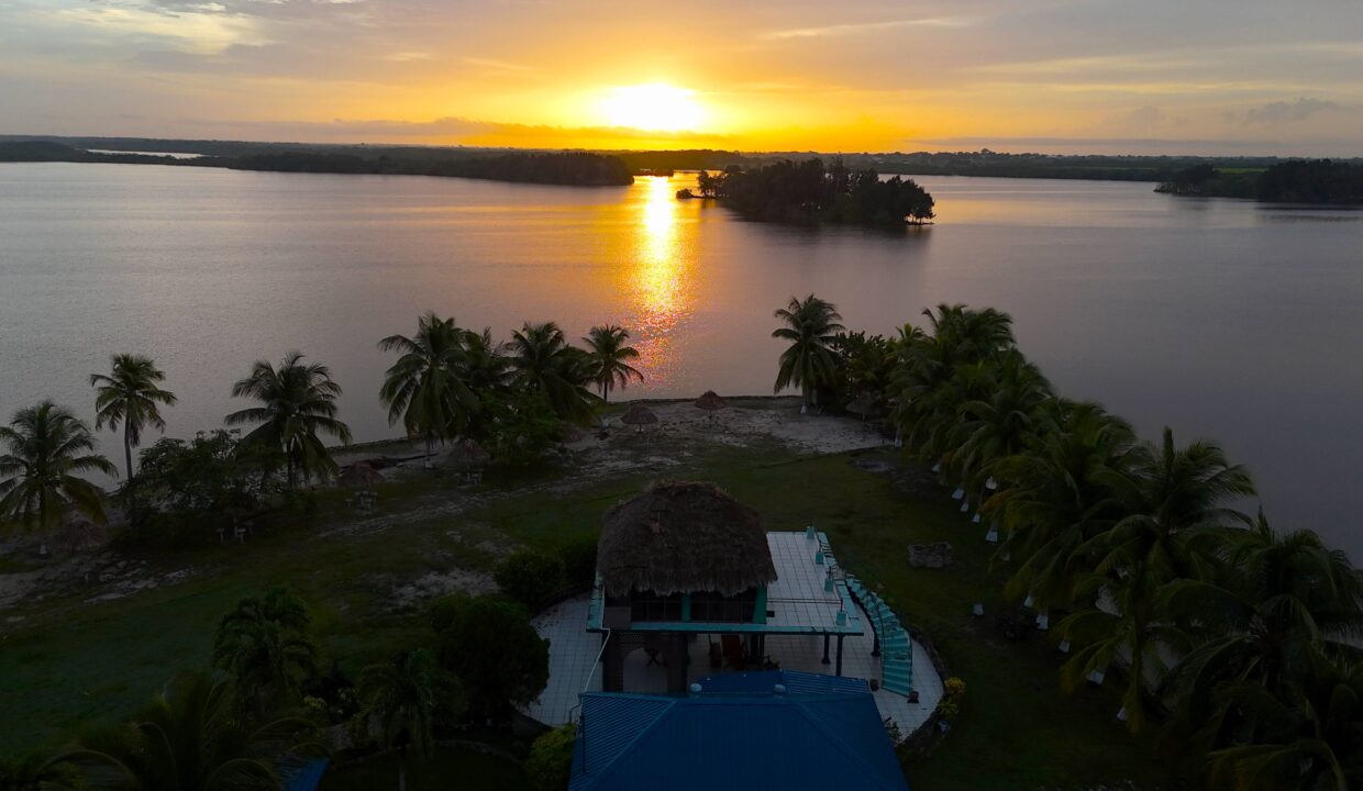 belize-caribbean-lagoonfront-mansion-progresso (1)