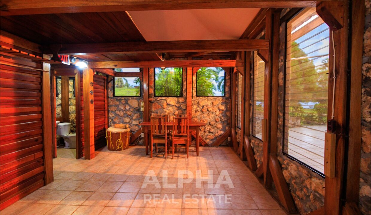 belize-lagoonfront-villa-for-canadian-millionaires (1)