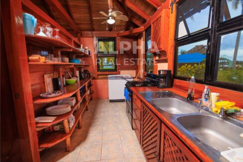 belize-luxury-waterfront-estate-for-european-buyers (1)