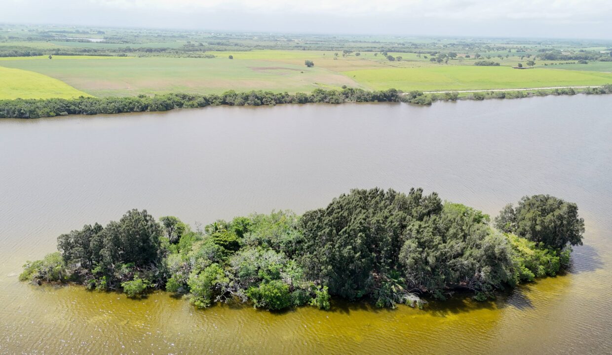 caribbean-waterfront-island-belize-real-estate-investment