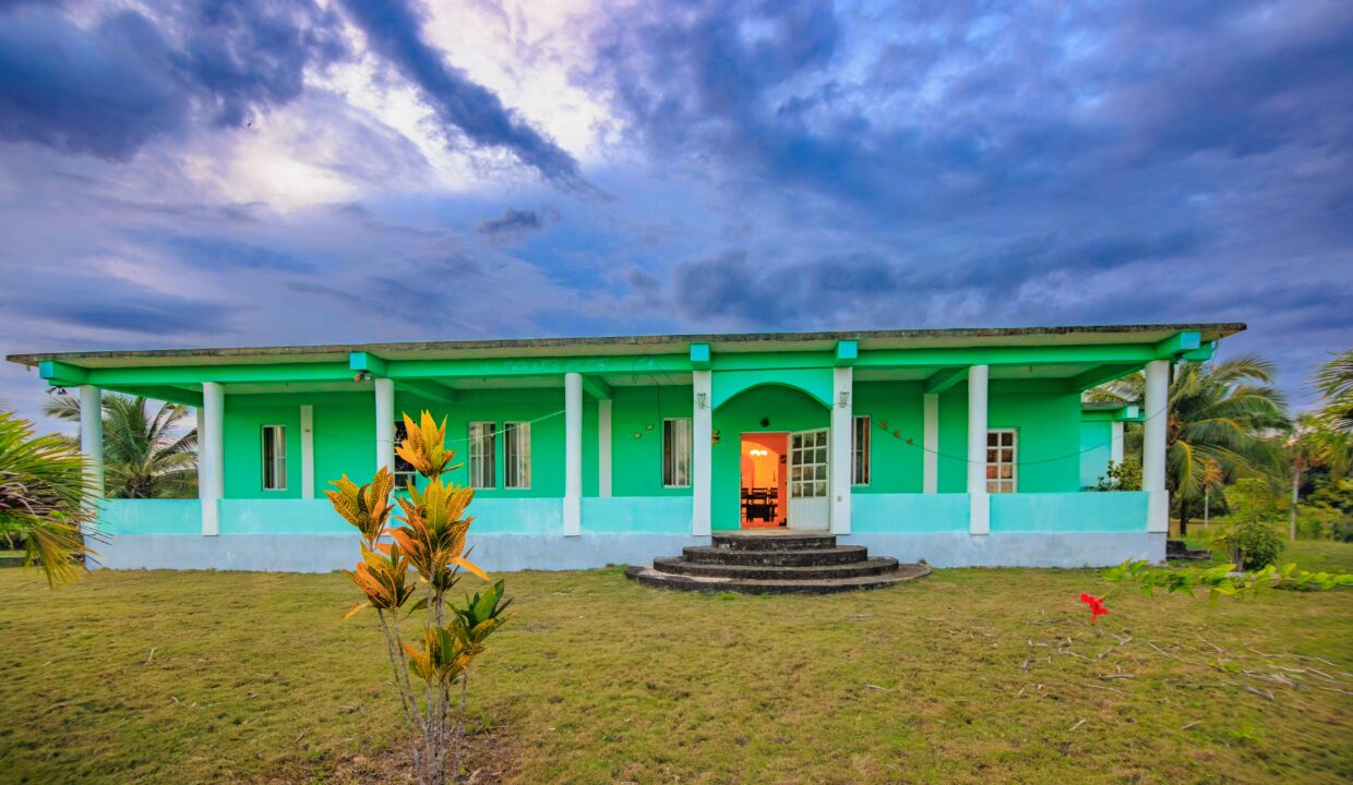 progresso-belize-real-estate-waterfront-villa-min (1)