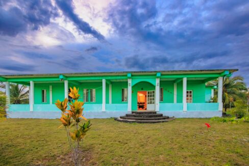 progresso-belize-real-estate-waterfront-villa-min (1)
