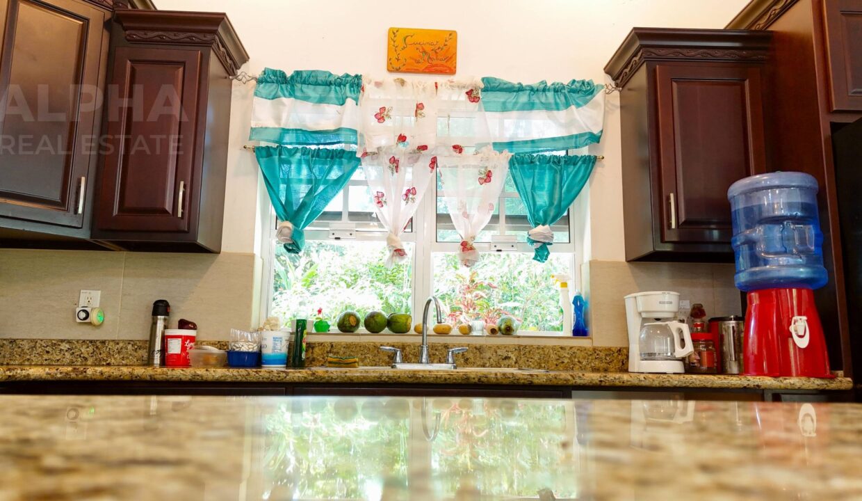 progresso-heights-belize-villa-for-european-retirees
