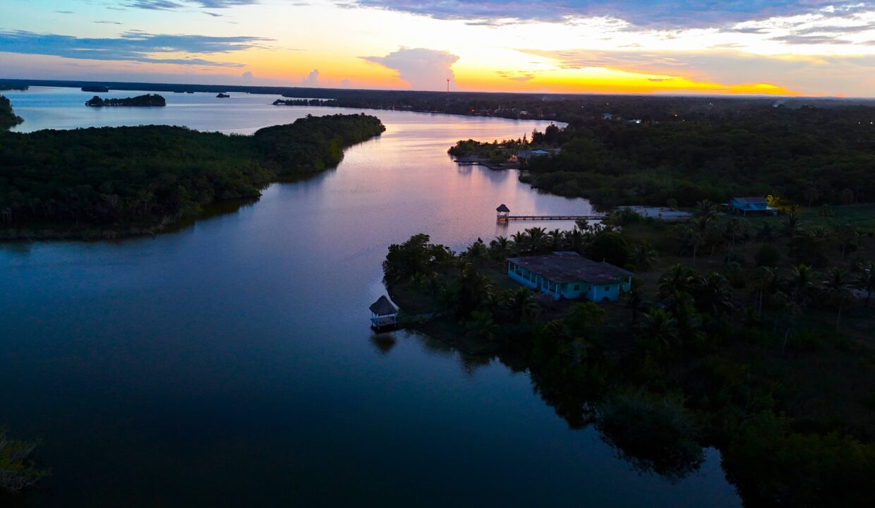 progresso-lagoonfront-house-belize-real-estate-min (1)