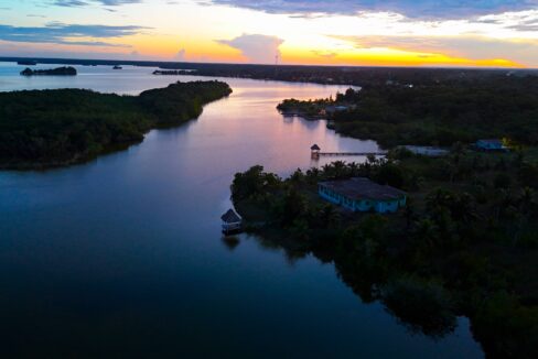 progresso-lagoonfront-house-belize-real-estate-min (1)