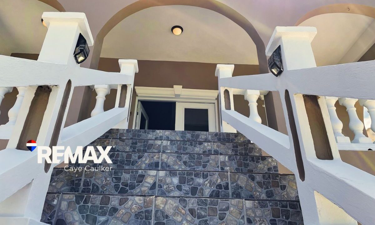 541-Entrance-to-main-residence