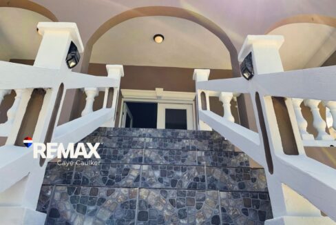 541-Entrance-to-main-residence
