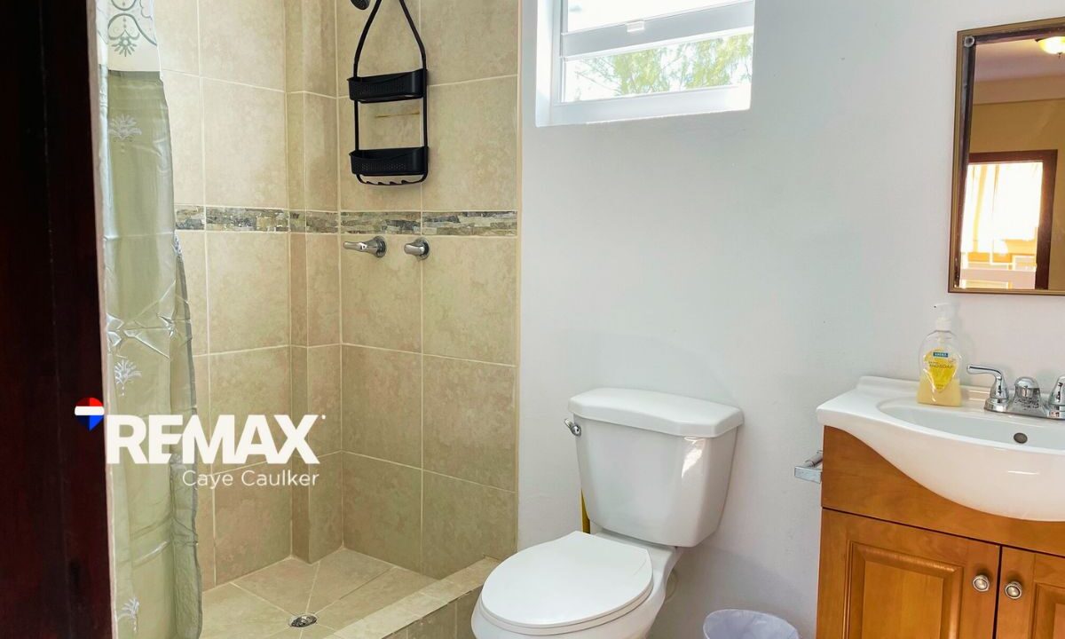 541-Studio-Bathroom