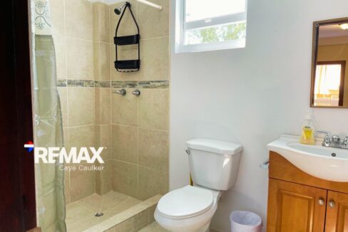 541-Studio-Bathroom
