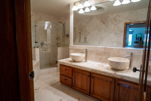 BCE-Villa-7-DSC01103-Master-Bath_web