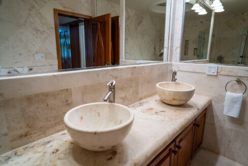 BCE-Villa-7-DSC01106-Master-Bath_web
