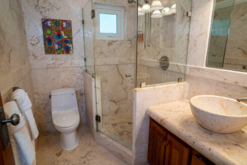 BCE-Villa-7-DSC01158-3rd-Bath_web
