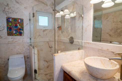 BCE-Villa-7-DSC01161-3rd-Bath_web