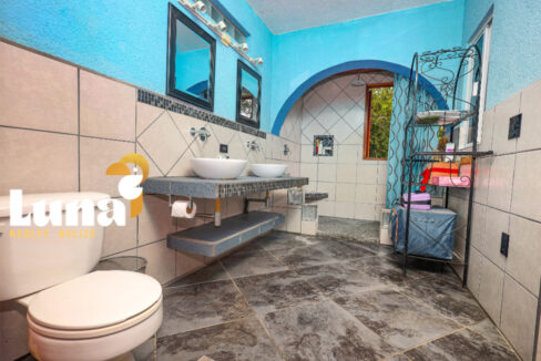River-bend-bathroom-1