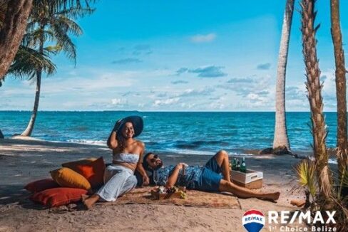 3381_beachlounging