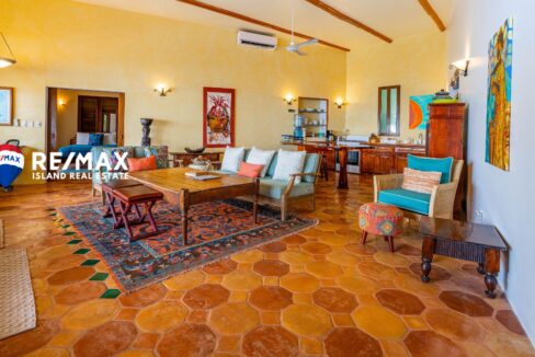 LA-PERLA-VILLA-EMERALD-RESIZED-WATERMARKED