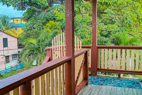 balcony-from-house-in-placencia