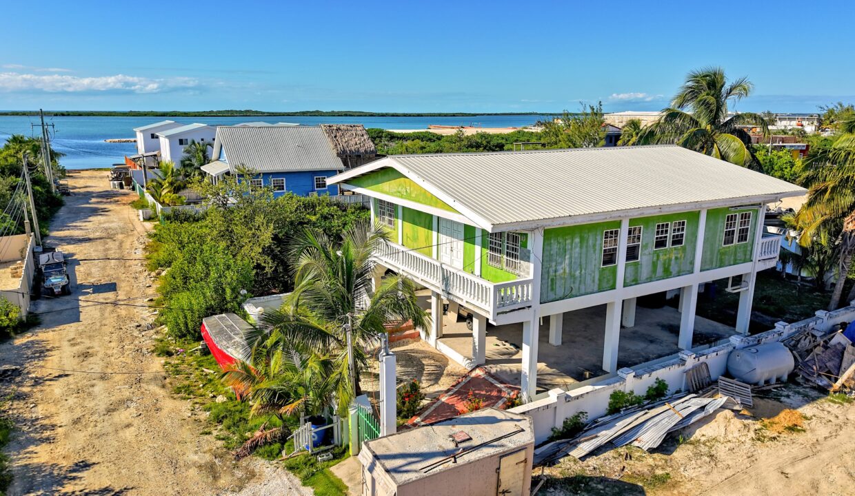 eco-friendly-canalfront-belize-home-min (1)