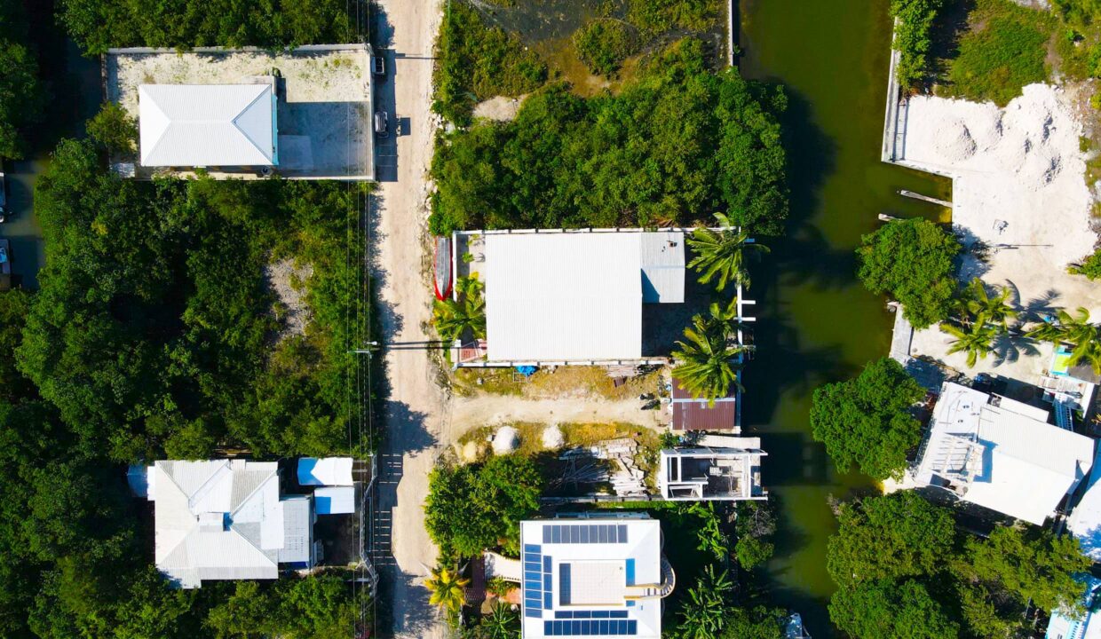 luxury-canal-front-house-with-dock-san-pedro-belize_11zon (1) (2)