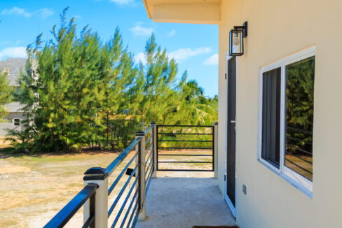 seafront-master-bedroom-belize-luxury-home
