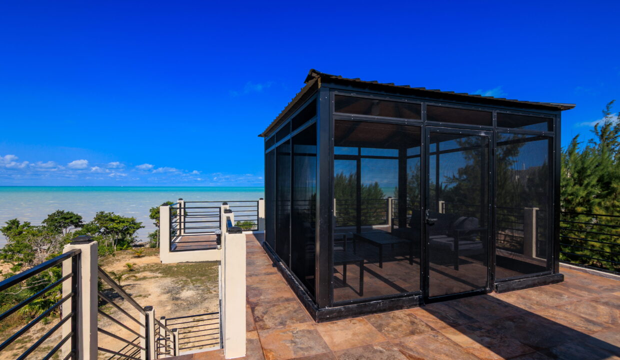 upscale-kitchen-belize-seafront-estate