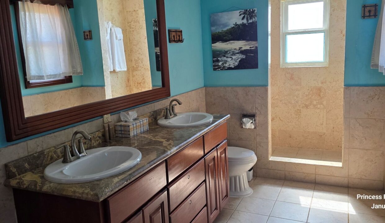18-PR-C105-H3-1st-Bathroom-01