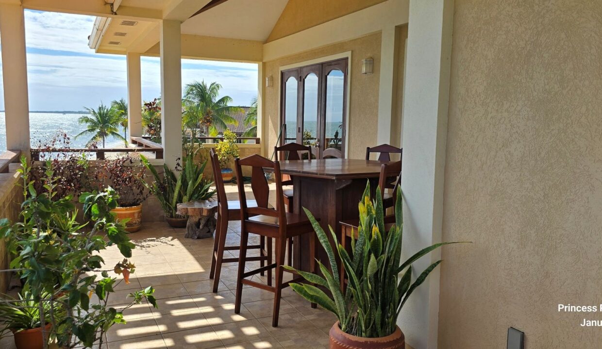 31-PR-C105-H3-Porch-Area-02