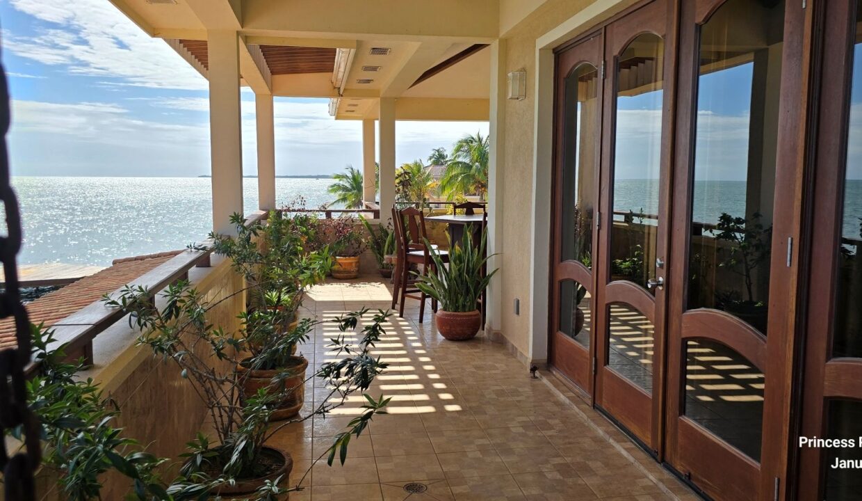 32-PR-C105-H3-Porch-Area-03