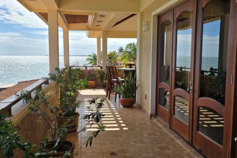 32-PR-C105-H3-Porch-Area-03