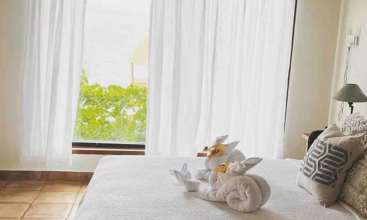 pb bed with window