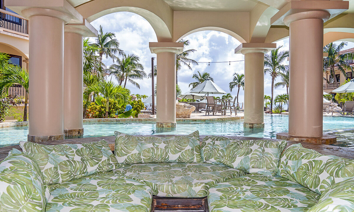pool-bar-lounge-area-1-web