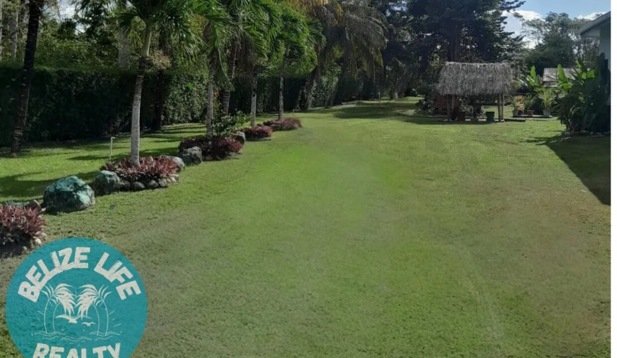 Dream House Oasis Biscayne Belize covered Road to back