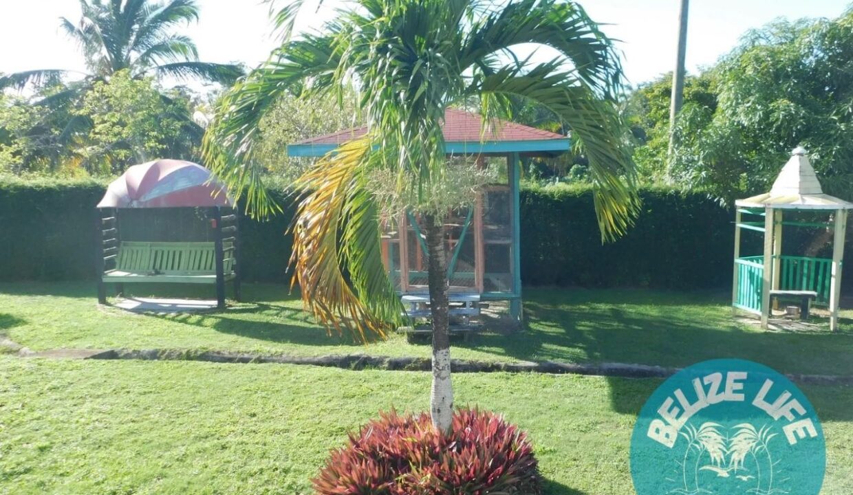 Dream House Oasis Biscayne Belize relax area