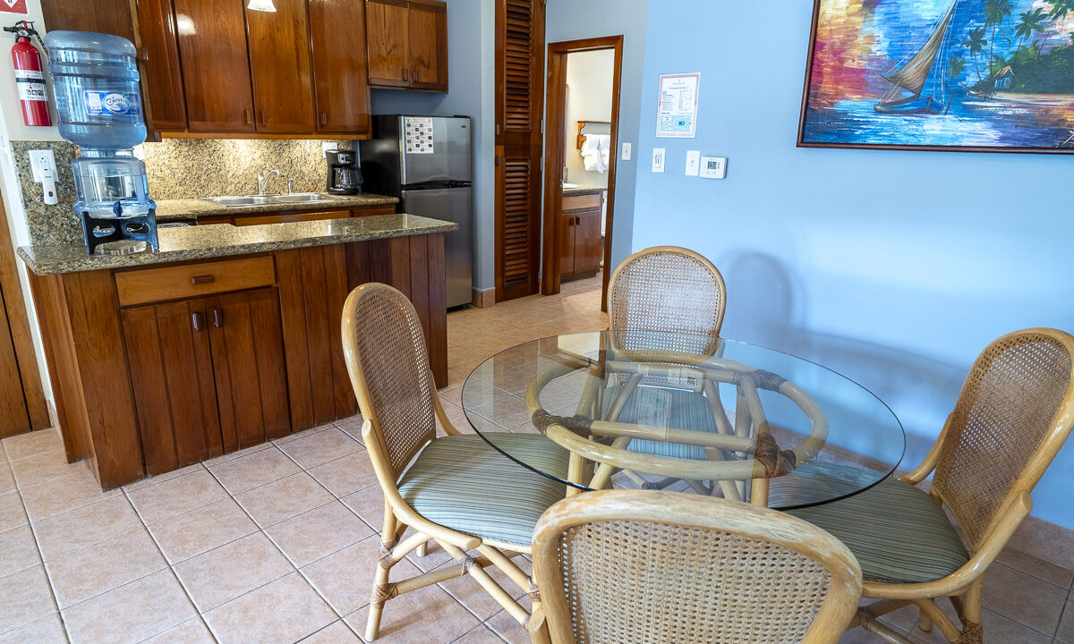 11-Dining-Kitchen_web