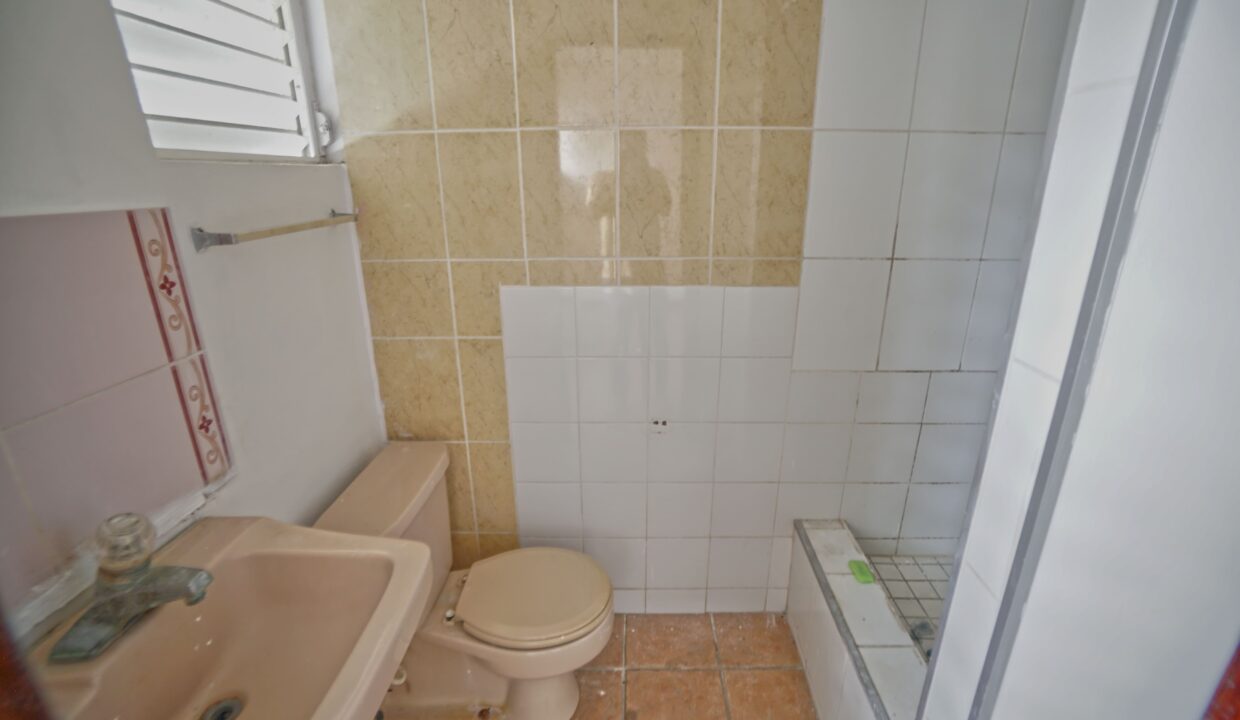 APT20220BATHROOM