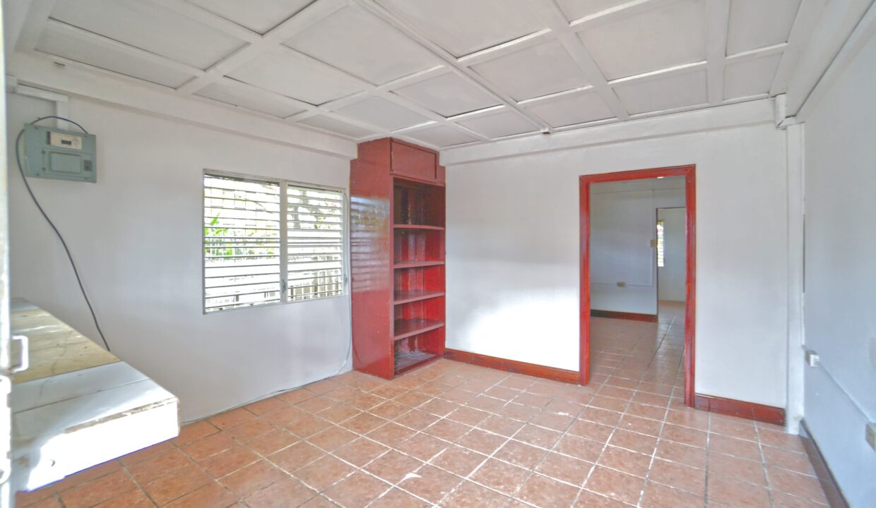 APT20220MAIN20ENTRANCE202