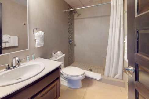 Bananas-1-205-Bathroom
