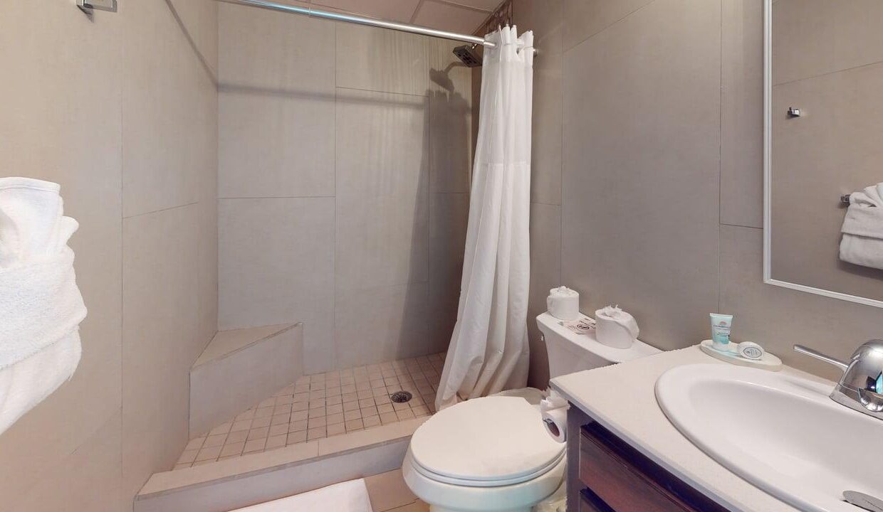 Bananas-Beachfront-Bathroom
