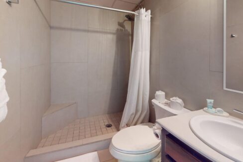 Bananas-Beachfront-Bathroom