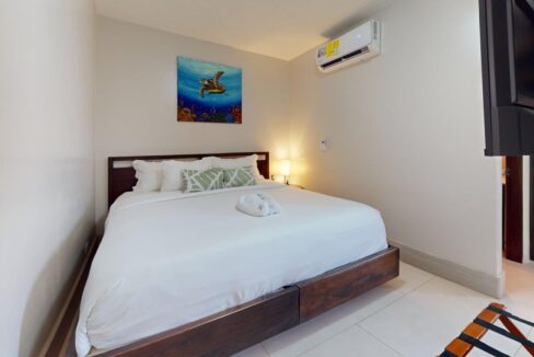 Bananas-Beachfront-Bedroom