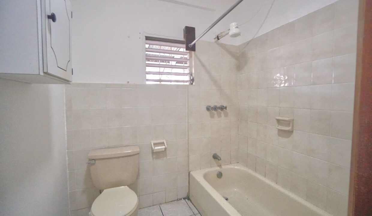 MASTER20BATHROOM201
